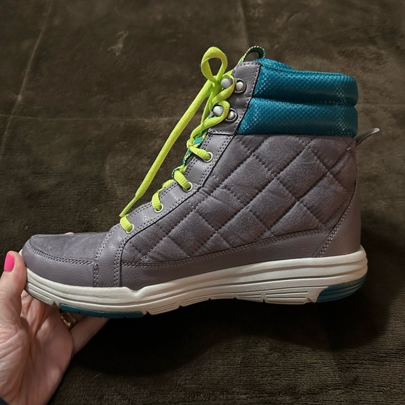Rylan Aurora quilted water resistant hightop boots - Picture 4 of 5